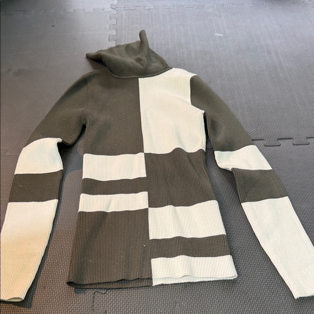 White House Black Market Two-Tone Olive and Cream Ribbed Turtleneck Sweater